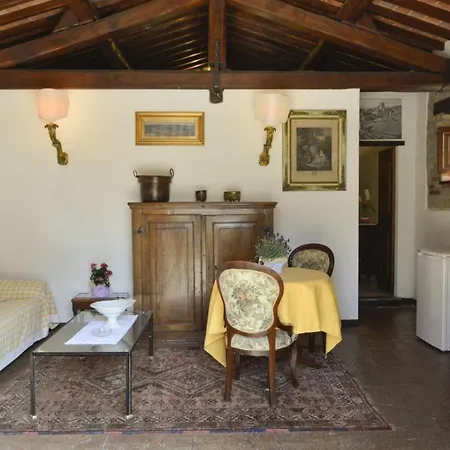 Glicine 2 Posti Apartment *